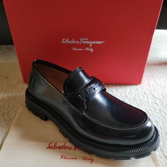 NEW Authentic Salvatore Ferragamo Embossed Logo Black Leather Loafers